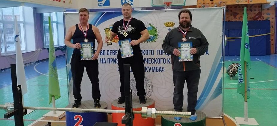 Поднял 105 килограммов. Настоятель собора Максима Исповедника... стал призером чемпионата по жиму лежа