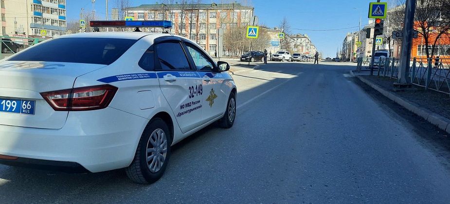 Возле Краснотурьинска перевернулся автомобиль