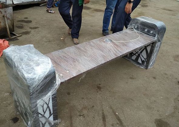 На набережной установят четыре скамейки с USB-разъемами и подсветкой