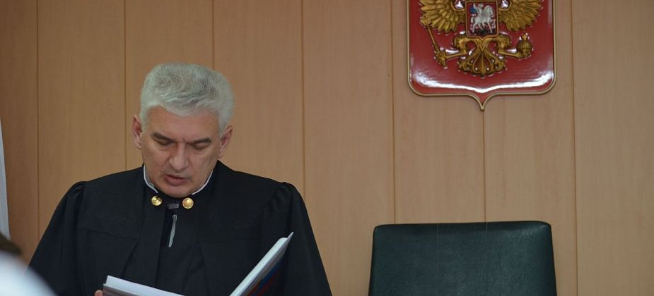 Строитель, которого осудили за смерть и ограбление знакомого, вновь предстал перед судом