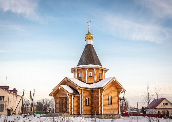 В храме поселка Воронцовка прошло первое богослужение. Скоро он заработает в полную силу