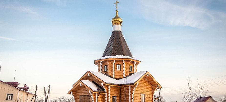 В храме поселка Воронцовка прошло первое богослужение. Скоро он заработает в полную силу