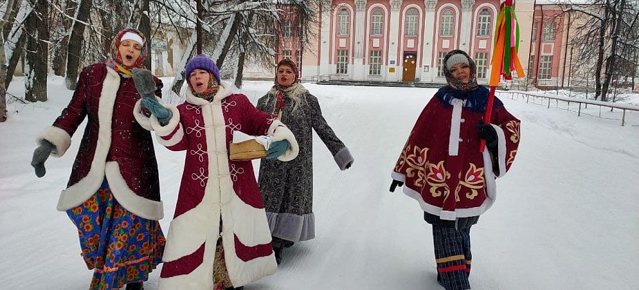 Артисты ГДК провели колядки