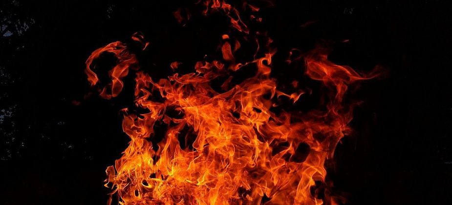 Обвиняемую в поджоге знакомой наказали сроком. Она должна пострадавшей 375 тысяч рублей  