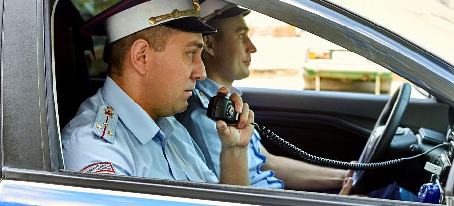 Сотрудники ГИБДД, спасшие рыбака и починившие машину — о воспитании, работе и подвигах