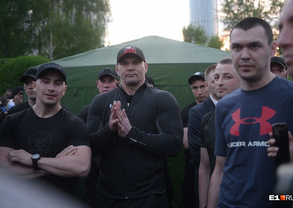 Ночь конкретных пацанов: что творилось в Екатеринбурге на акции в защиту сквера