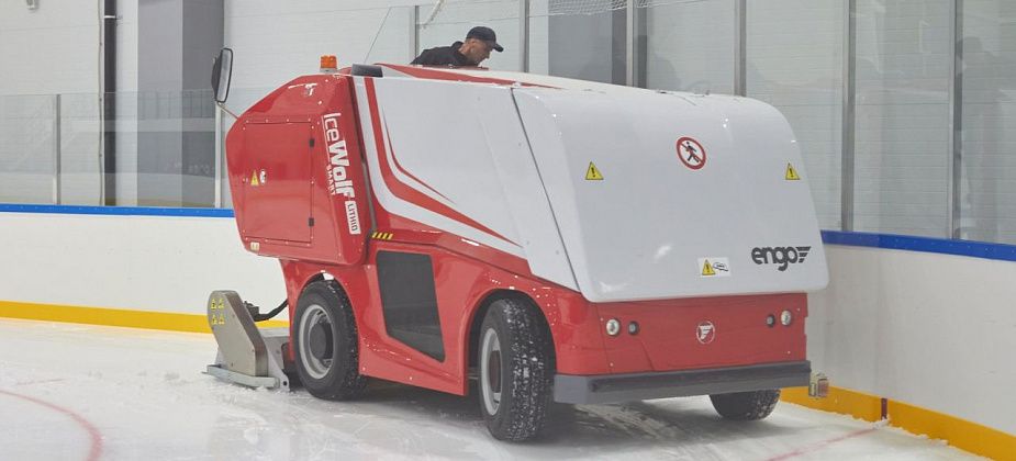 Покупают ледозаливочную машинку за 19 миллионов рублей