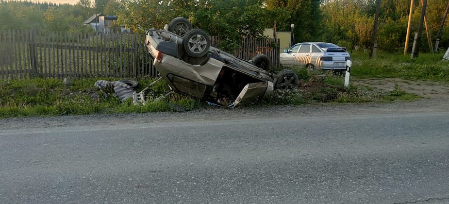 Объезжала котенка. Девушка на ВАЗе перевернулась на Малой Лимке