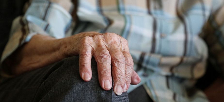 "Горячая линия" подвела: волонтеры не помогли 78-летней пенсионерке