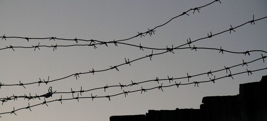 Осужденного с наколотыми звездами наказали за экстремизм