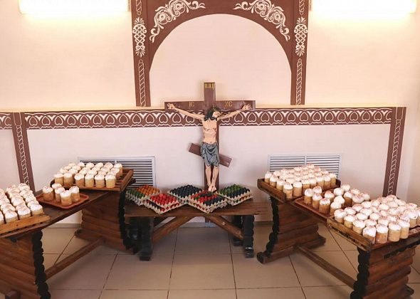 Осужденные женщины испекли к Пасхе более 300 куличей и окрасили более 300 яиц