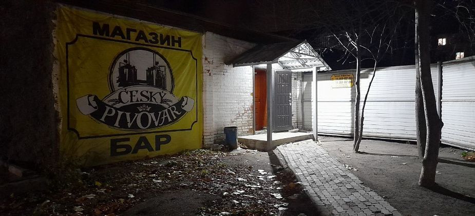В магазине-баре, возле которого произошла стрельба, у девушки украли телефон