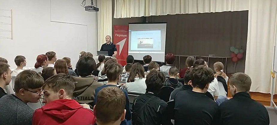 Школьникам рассказали о распространенных схемах мошенничества и вреде наркотиков