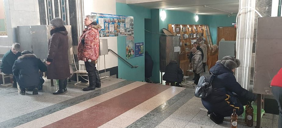 Во всех храмах Краснотурьинска раздают святую воду 