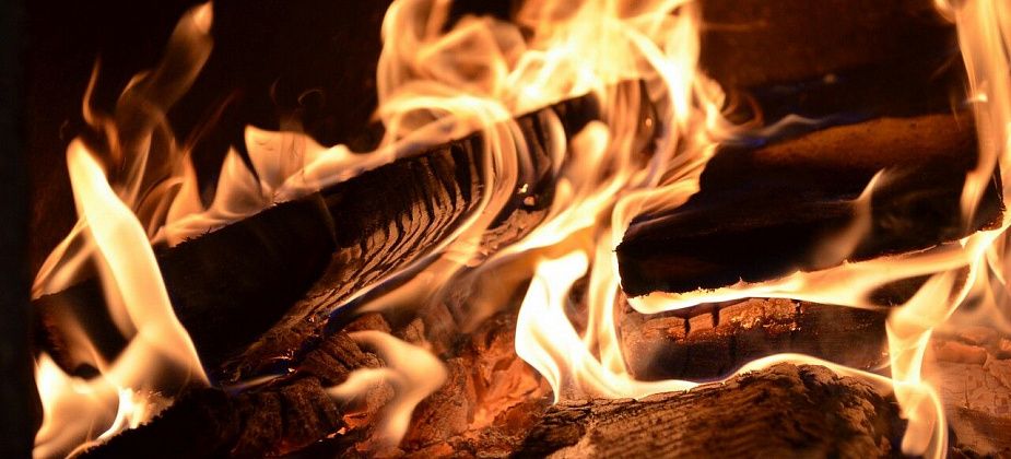 В Краснотурьинске загорелся сарай