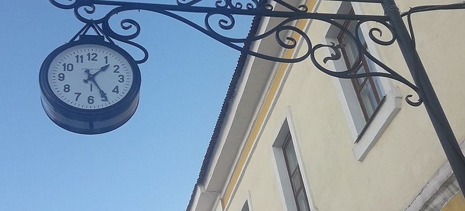 В Краснотурьинске появились старинные уличные часы