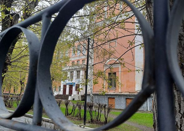 Приоритеты другие. Власти рассказали, почему не выполняют обещания по ремонту школы №32