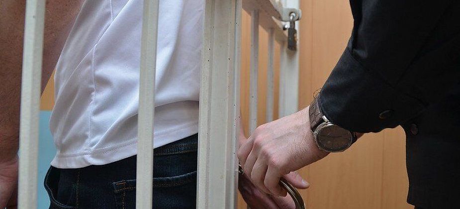 В Краснотурьинске мужчину обвиняют в истязании сожительницы. За это он уже был судим