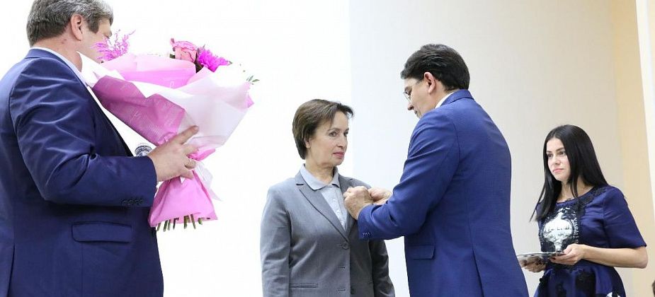 Заведующую ДК БАЗа наградили «За заслуги перед городским округом»