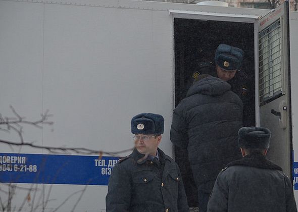 19-летнего парня могут посадить за тушенку и хищение двустволки на длительный срок
