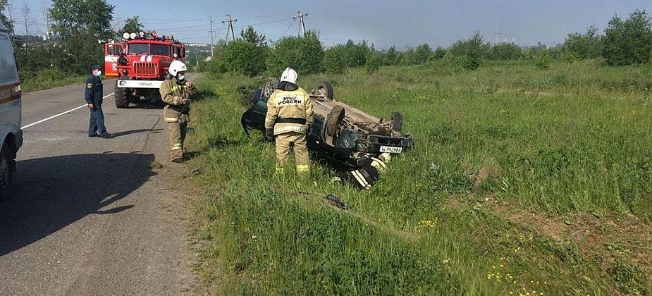Возле ЛПУ перевернулся ВАЗ. Пострадавший в больнице