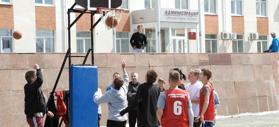 Краснотурьинские баскетболисты выиграли турнир в Карпинске 