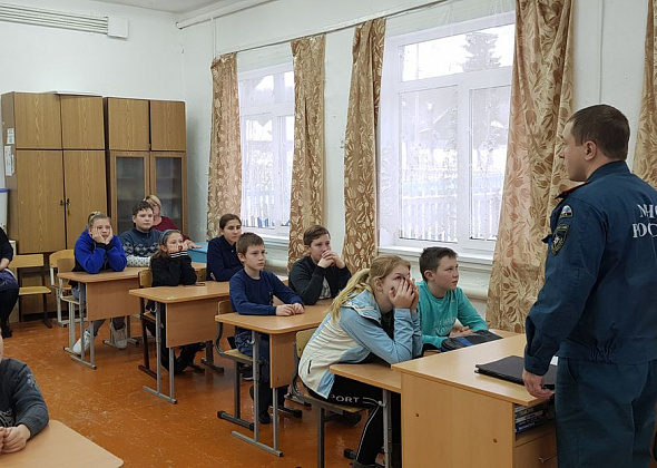 Пожарные приехали в гости к школьникам Чернореченска