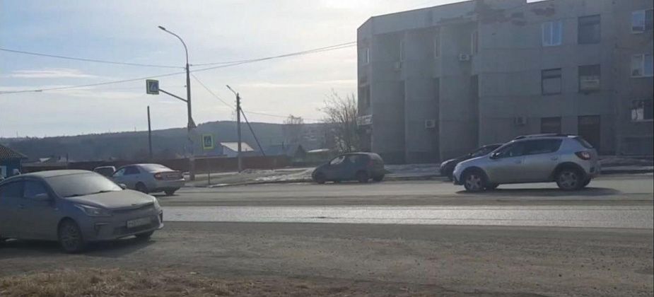 «Аж на зубах скрипит»: на улице Попова жалуются на пыль  