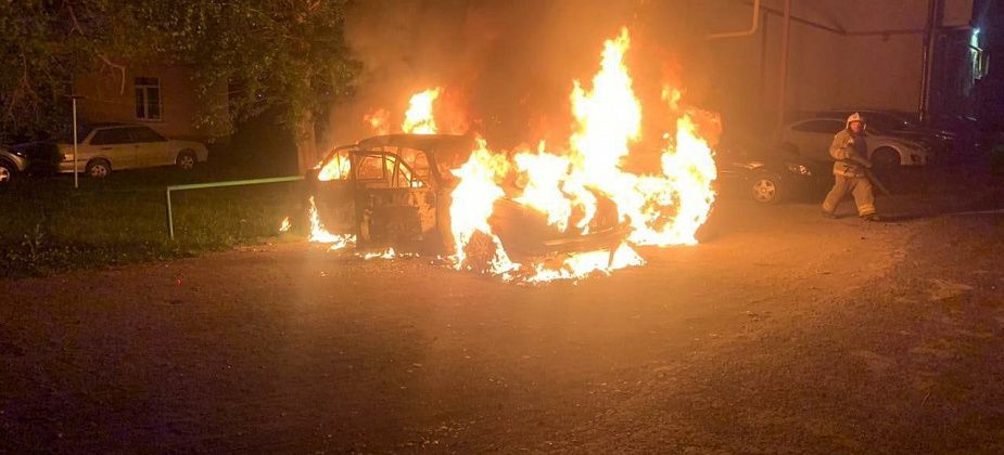 Хозяин иномарки получит 857 тысяч рублей за уничтоженный в огне автомобиль