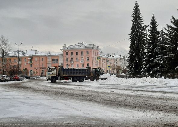 Более 20 единиц техники вывели дорожники на расчистку снега в Краснотурьинске и за городом