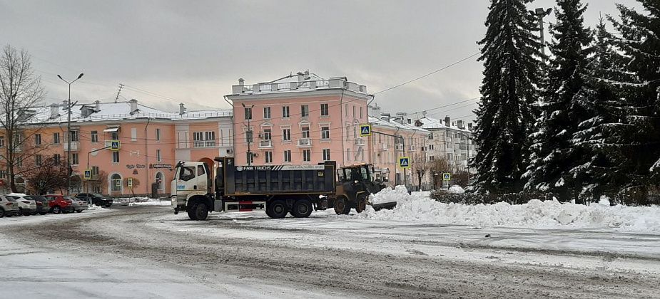 Более 20 единиц техники вывели дорожники на расчистку снега в Краснотурьинске и за городом