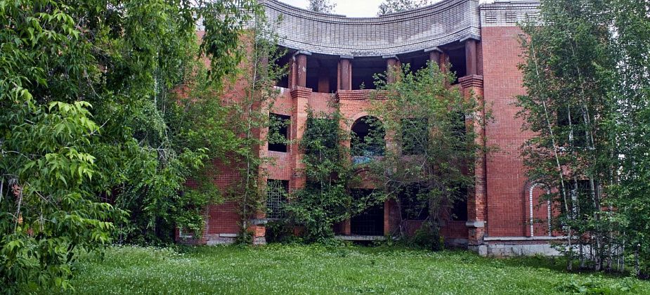 Мэрия продает сразу три здания