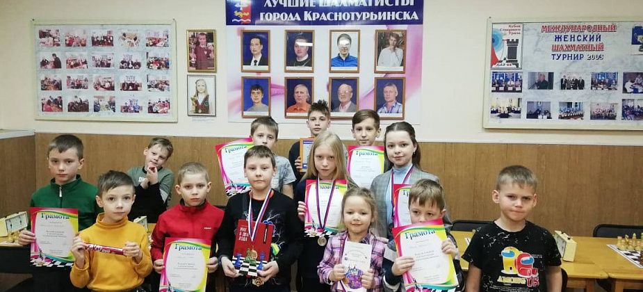 В городском шахматном клубе прошел детский турнир. Некоторые впервые играли официально 