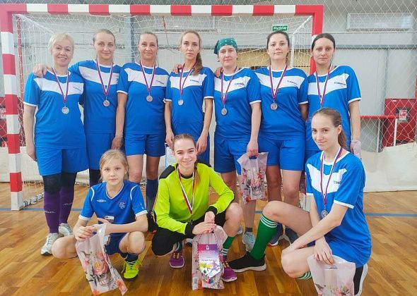 Девушки Краснотурьинска завоевали третье место на соревнованиях по мини-футболу
