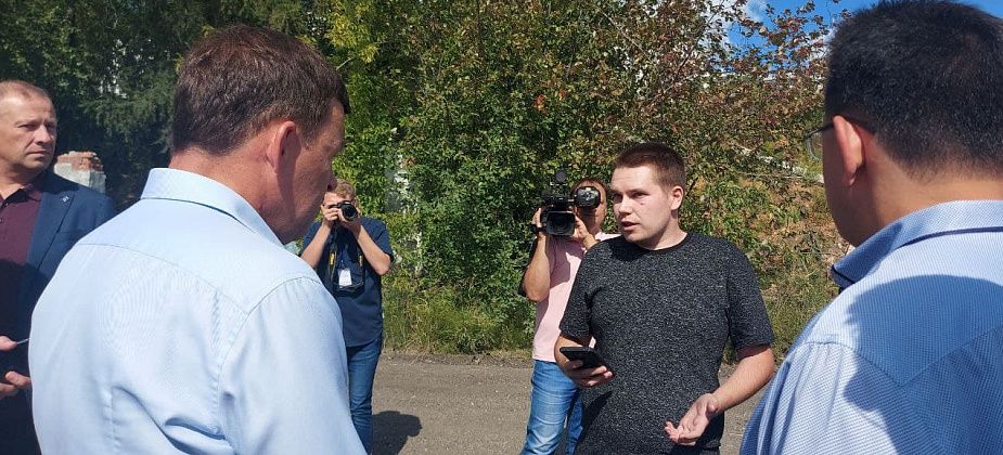 Губернатору рассказали о школе, недостроенном водоводе и поощрениях медиков