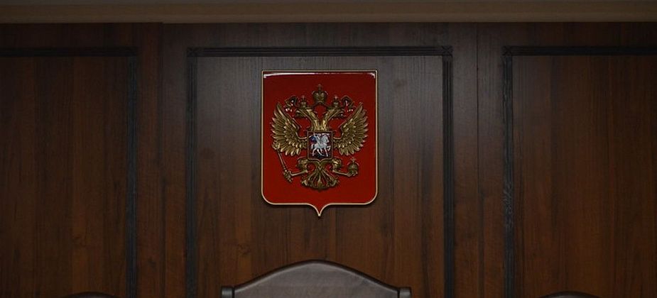 Мужчина пытается восстановиться на работе через суд, но сам станет обвиняемым по уголовному делу