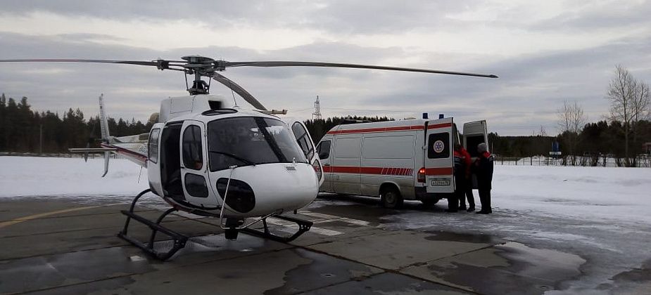 Пациентку городской больницы вертолетом госпитализировали в Екатеринбург
