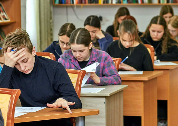 В «Тотальном диктанте» принял участие 51 человек. А в «Недиктанте. Дети» — 32 школьника