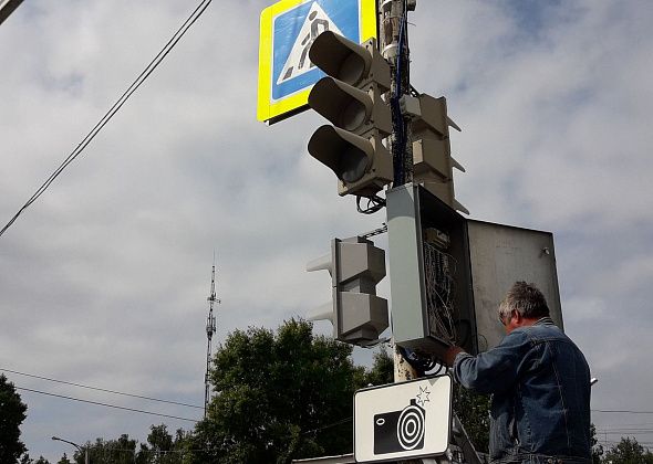 Перекресток улиц Чкалова и Ленинского Комсомола дооборудуют новым светофором