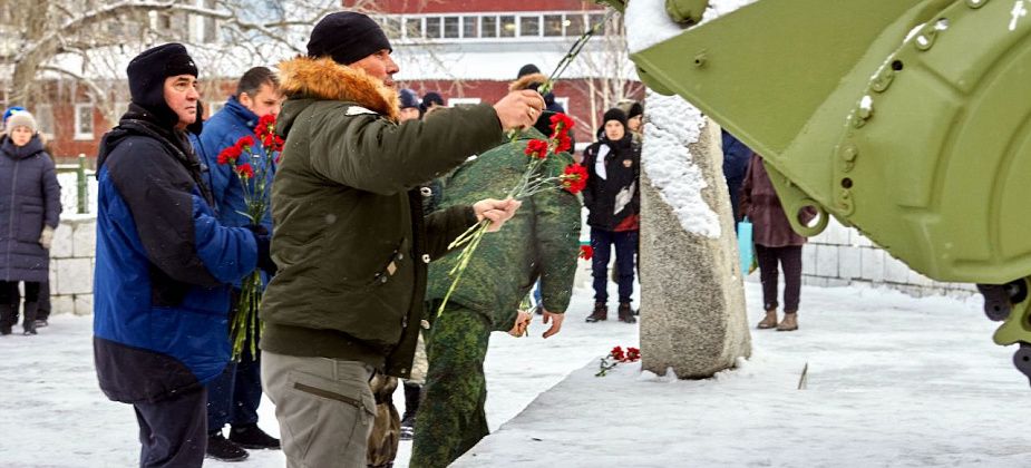Прошел митинг памяти погибших в Чечне. Один из участников упал в обморок  