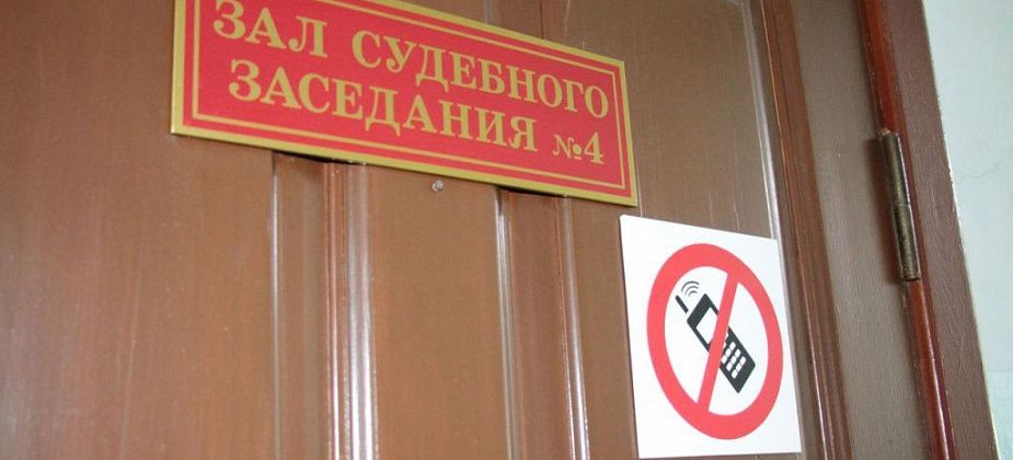 Горожанин на грузовике попал в аварию в Тюменской области, выехав на встречку. Его лишили прав