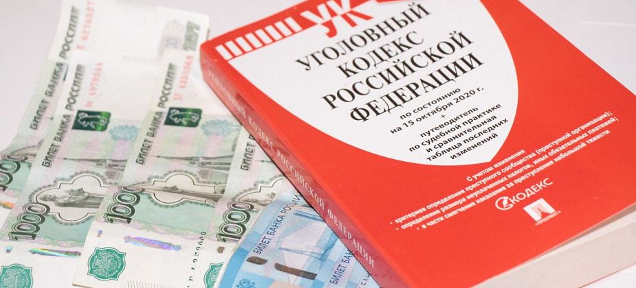 Горожанка обокрала двух спящих мужчин 