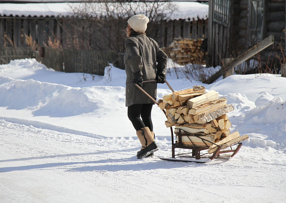 В Краснотурьинске утвердили стоимость доставки дров для льготников на 2026 год