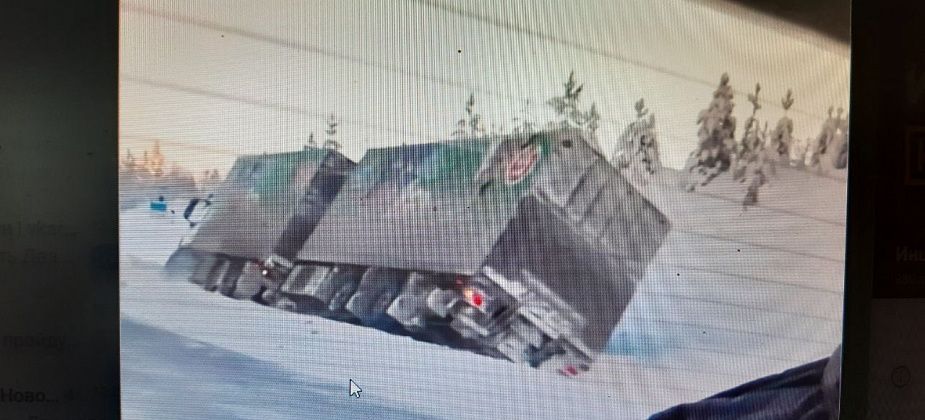Водитель фургона “Пятерочки” вылетел в кювет и второй день ждет помощи на трассе