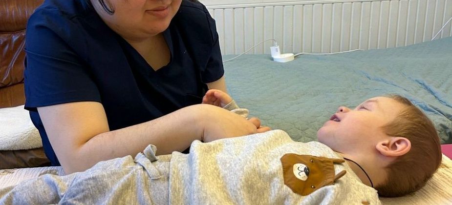 «Заметила положительные изменения в состоянии сына»: Ян Колмаков встретился с китайскими врачами