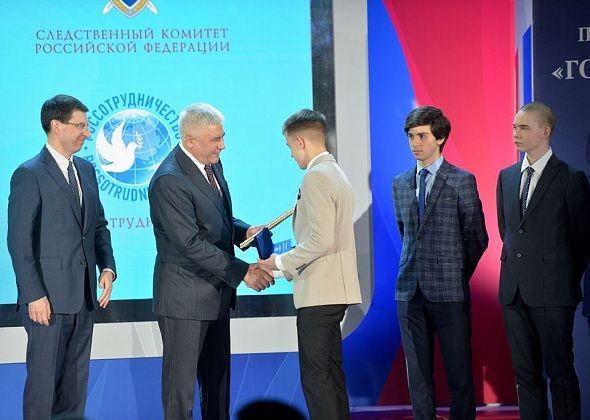 Краснотурьинец получил награду от министра МВД России 