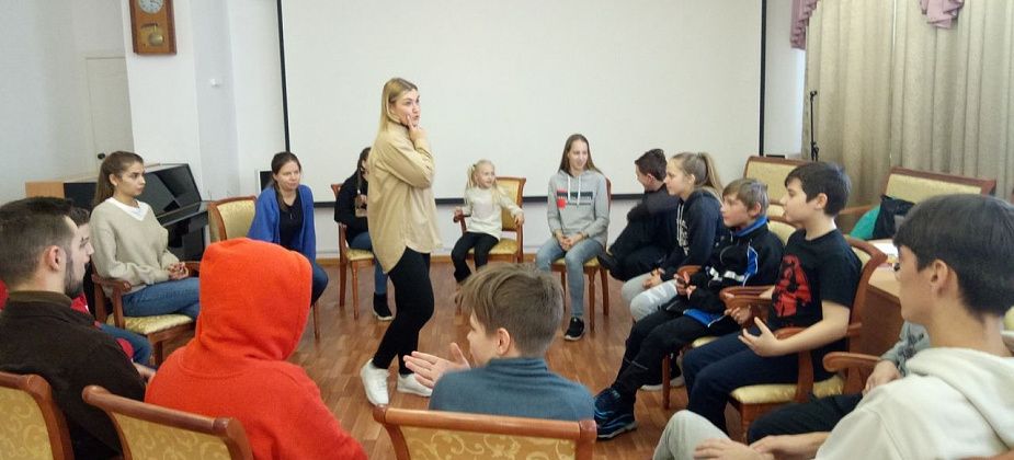 Екатеринбуржский клуб "ВыДвижение" провел игры с краснотурьинскими подростками