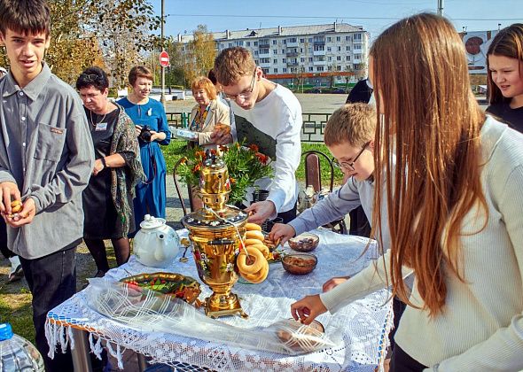На Книжном бульваре отметили именины рябины