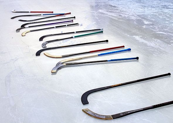 Краснотурьинцы поражением завершили первый тур первенства области по хоккею с мячом