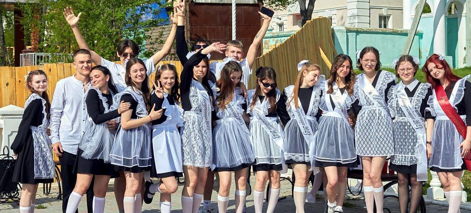 Школьники Краснотурьинска отметили последний звонок без происшествий